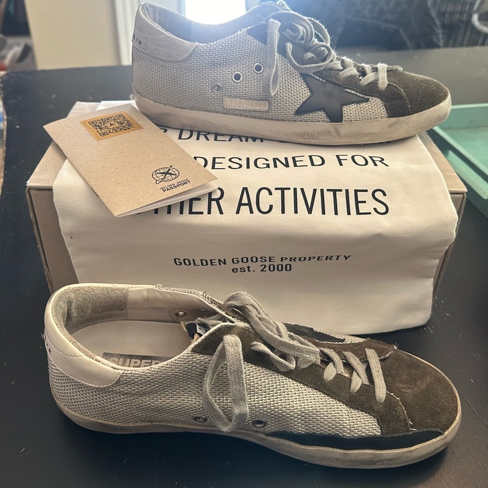 Golden Goose Super-Star Classic
White/Ice/Army Green
Size:  42
